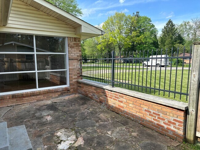 Building Photo - 1370 Farley Dr