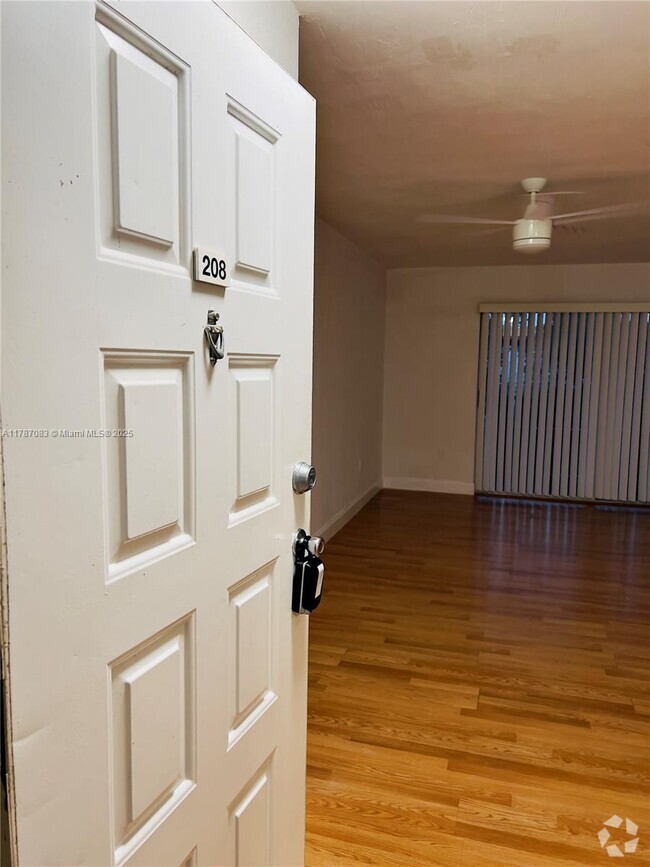 Building Photo - 2810 N Oakland Forest Dr