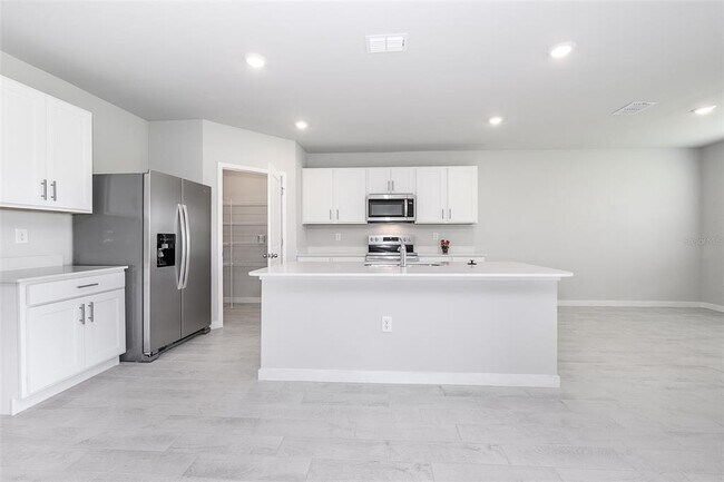Building Photo - 25110 Alcazar Dr