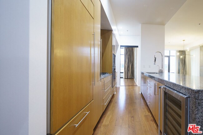 Building Photo - 1111 S Grand Ave