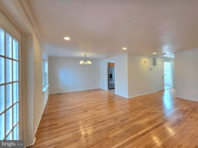 Building Photo - 2520 Doverhill Ct