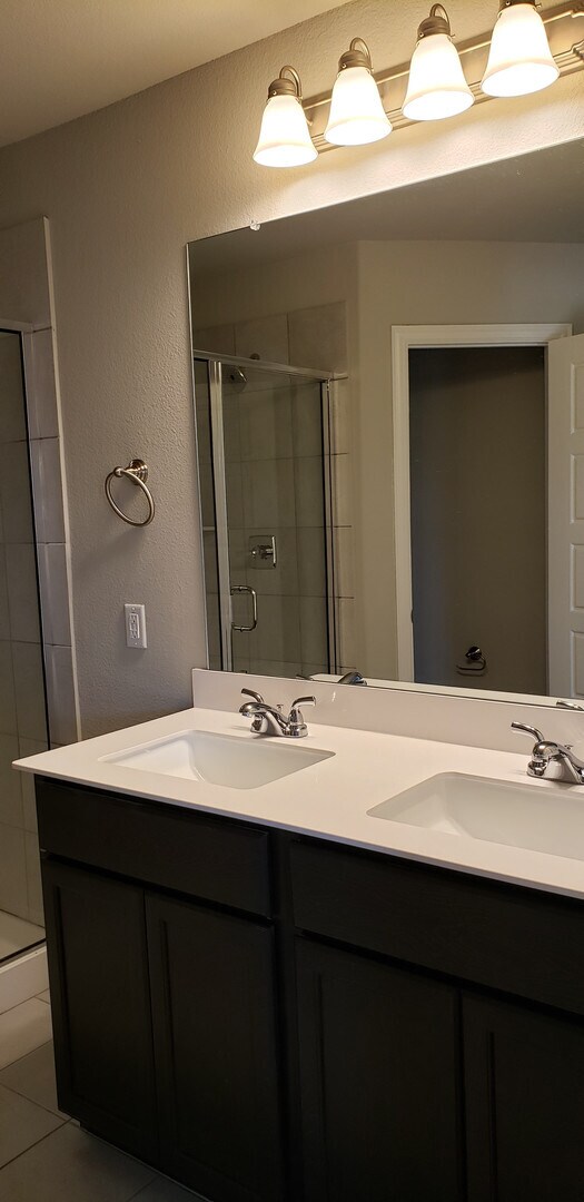 Building Photo - 4927 Sanger Cir Dr