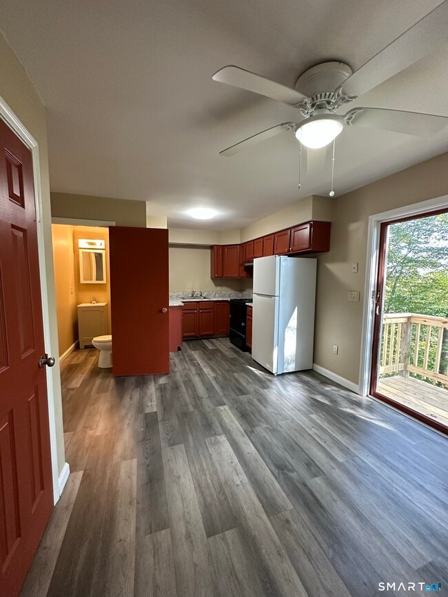 Building Photo - 138 Maple St