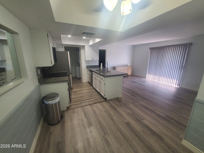 Building Photo - 520 N Stapley Dr