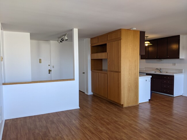 Foyer and Custom Cabinet - 6050 Canterbury Dr