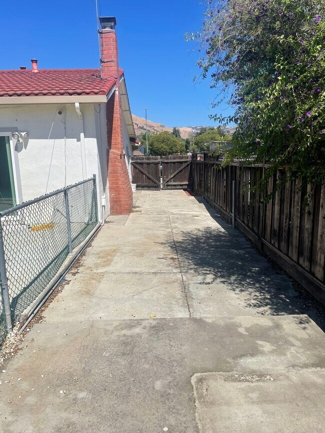 Building Photo - SAN JOSE - Remodeled 4 Bed 2 Bath House
