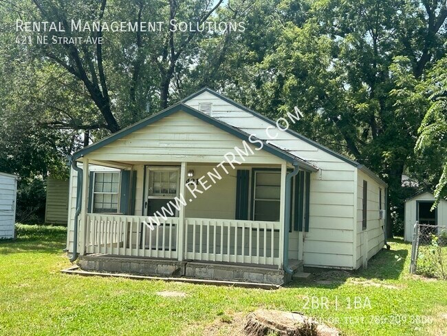 Building Photo - 421 NE Strait Ave