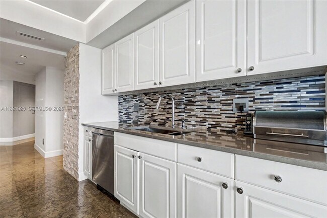 Building Photo - 21055 Yacht Club Dr