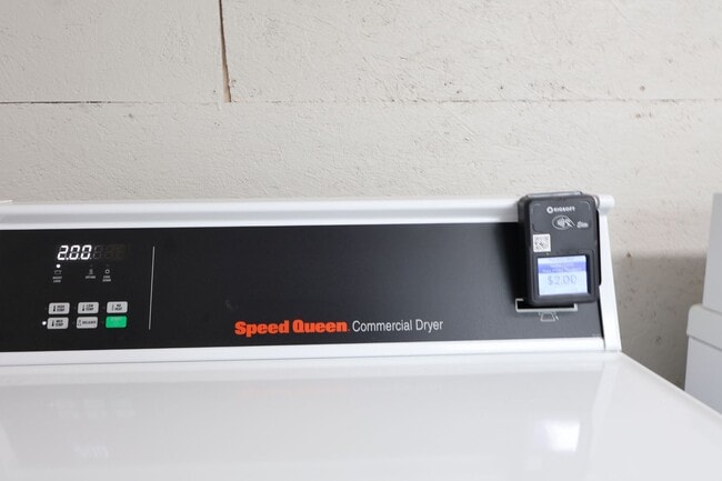 Building Photo - 1 Bedroom Apartment