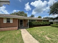Building Photo - Beautiful Corner Lot Living