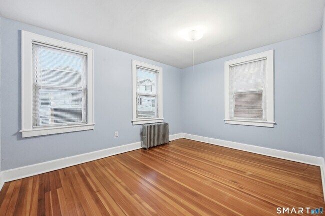 Building Photo - 94 Liberty St