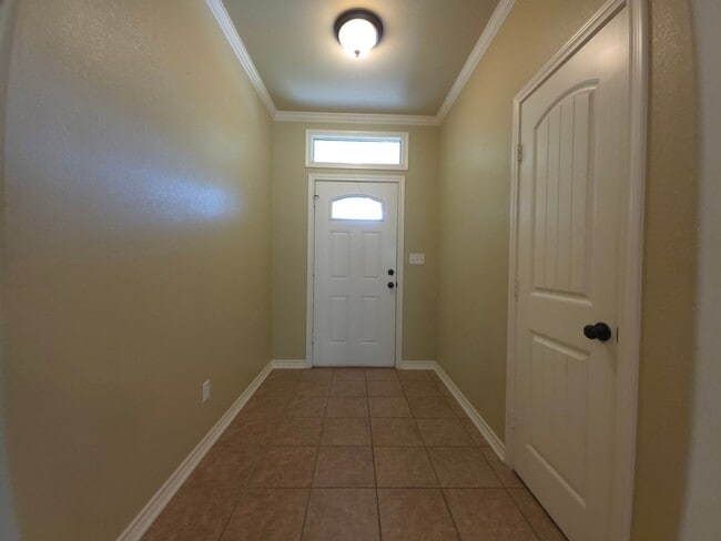 Building Photo - BEAUTIFUL and SPACIOUS 3-bedroom, 2-bathro...