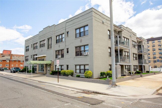 Building Photo - 302 E Broadway