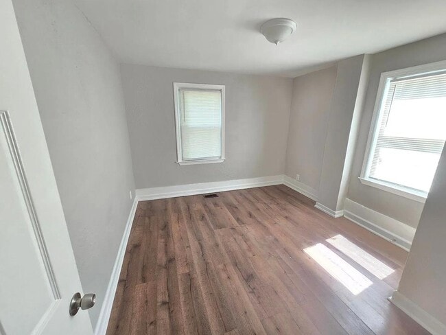 Building Photo - 5413 Belle Vista Ave