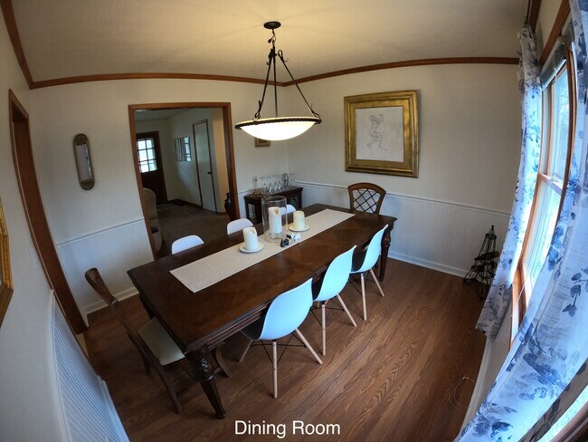 Building Photo - 201 Deerchase Dr