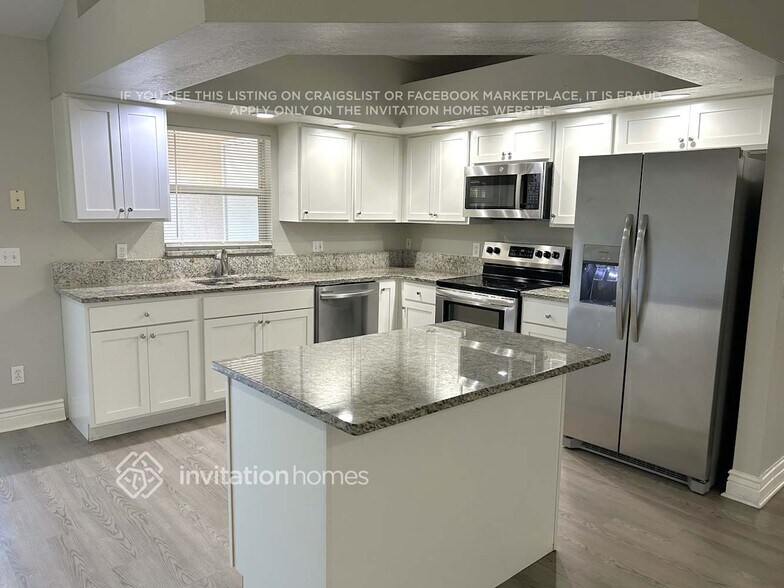 Building Photo - 3523 SW 9th Ave