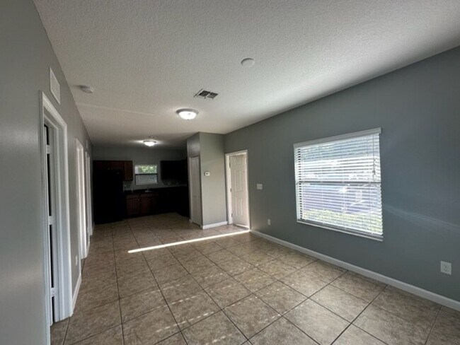 Building Photo - 1045 Villas LLC (1035 NE 10th Ave)