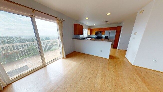 Building Photo - Spacious 3Bd/2.5Ba Single-Family Home in M...