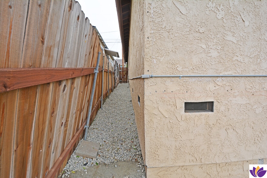 Building Photo - 3630 2nd Ave
