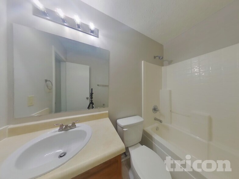 Building Photo - 6354 Coconut Ct