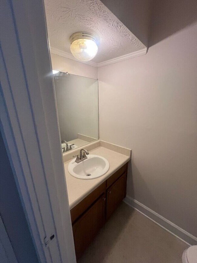 Building Photo - READY NOW!!! 2 bedroom townhouse available in Lawrenceville!