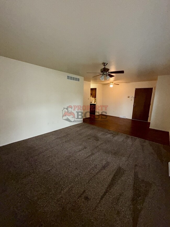Building Photo - 1351 Pine Ct