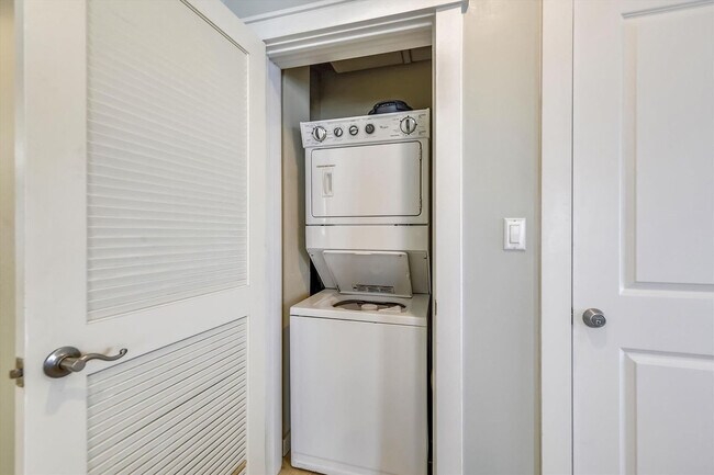 Building Photo - 15100 Front Beach Rd