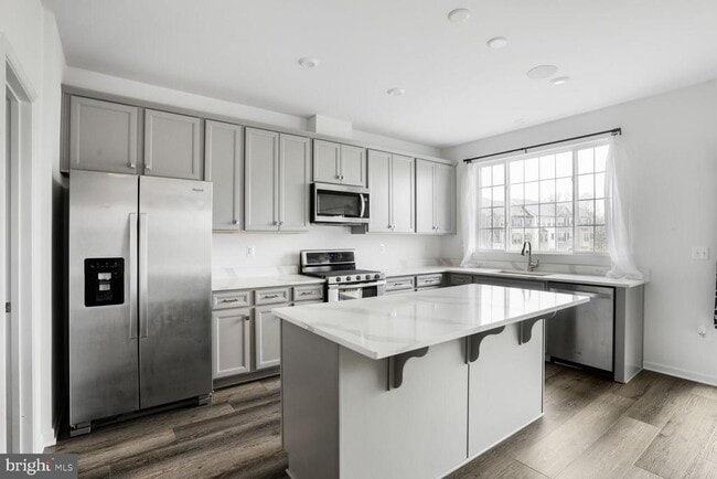 Building Photo - 2323 Champions Wy