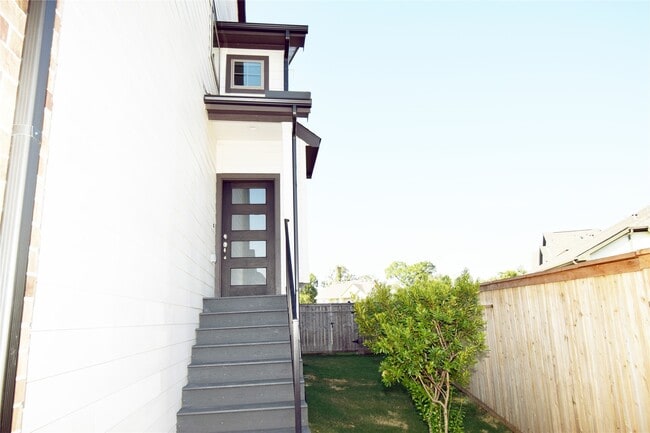 Building Photo - 9442 Starlight Oak Dr