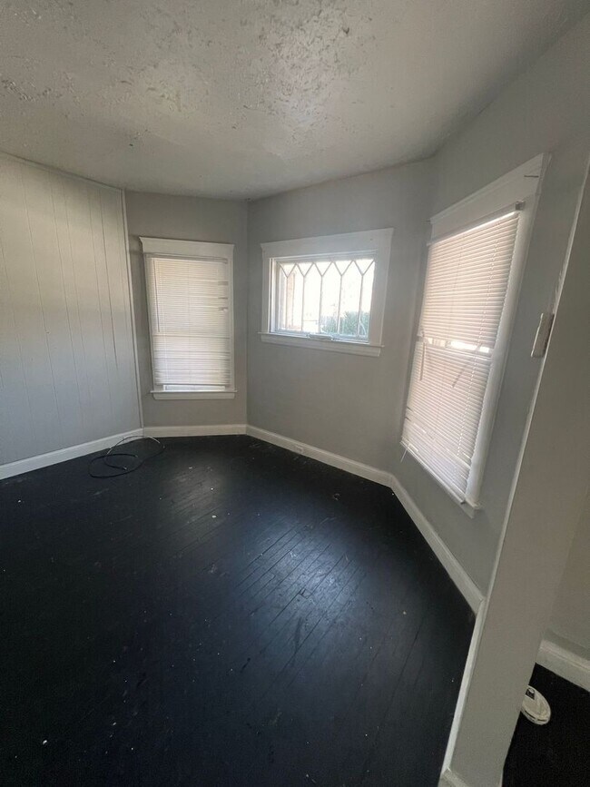 Building Photo - 839 E 146th St