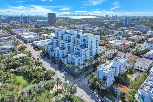 Building Photo - 7600 Collins Ave