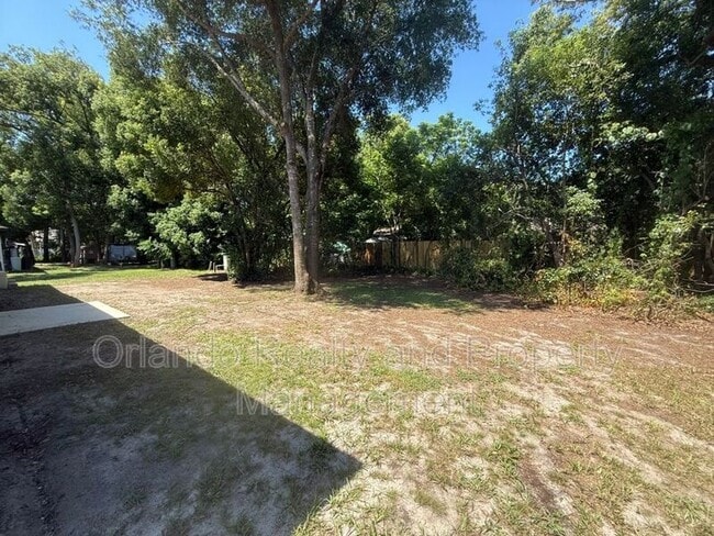 Building Photo - 1726 Pineview Ave