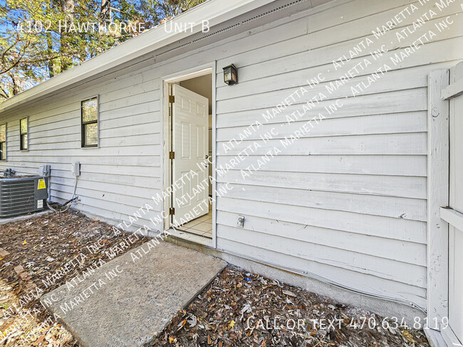 Building Photo - Stylish 3-Bedroom, 2-Bath Ranch Duplex in ...