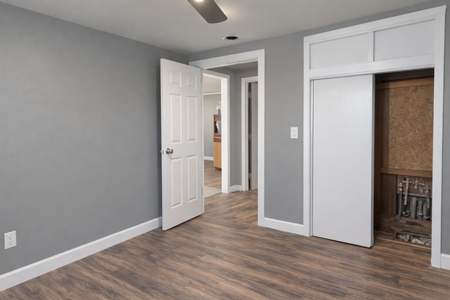 Building Photo - 305 W Maple-3