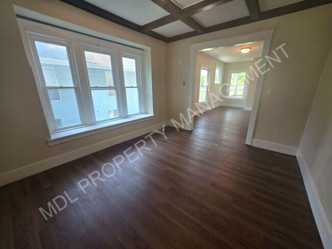 Building Photo - 2120 Stark St