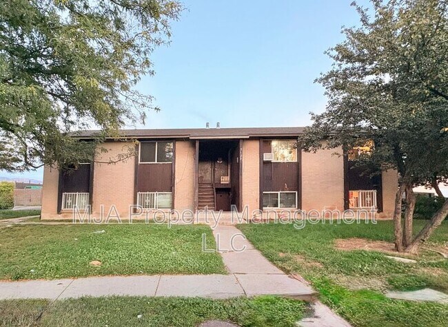 Building Photo - 2523 S Lakecrest Dr
