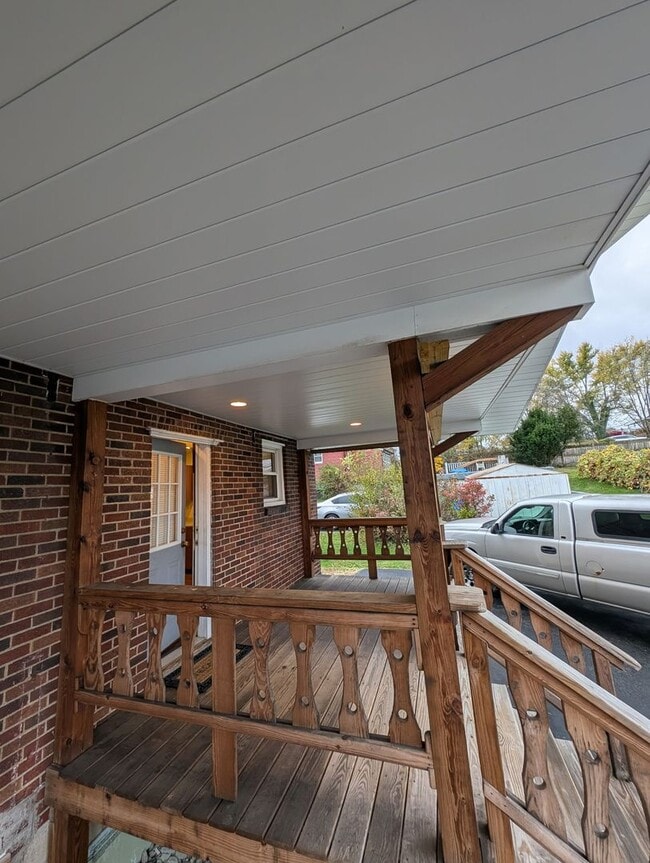 Building Photo - 3 Bd/1 Bath Home for Rent -- Available NOW!