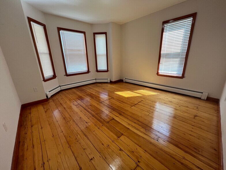 Building Photo - 44 Tuttle St