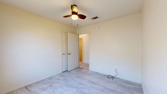 Building Photo - ALL TILE 3 BEDROOM DUPLEX ONLY $1,350 BY A...