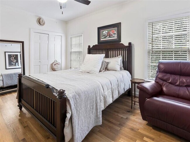 Building Photo - 1872 Wycliff Rd NW