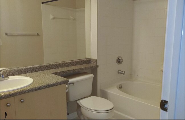Building Photo - 360 Crestwood Cir