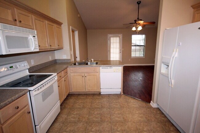 Building Photo - Central Milton 3-Bedroom Home in Top-Rated School District Minutes to I-10 & Whiting Field