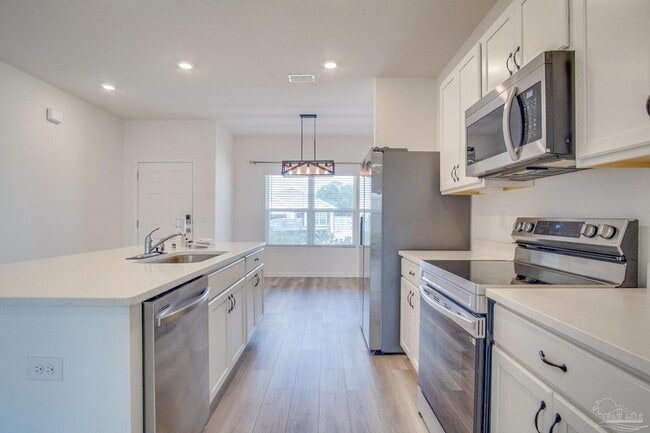 Building Photo - 6625 Sun Tree Cir