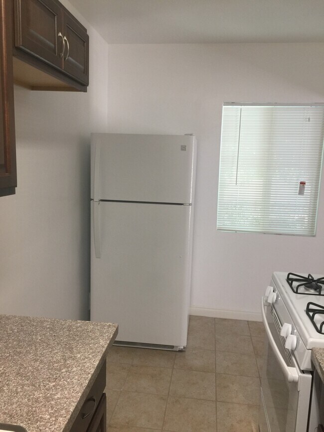 Refrigerator - 48 S Parkwood Ave