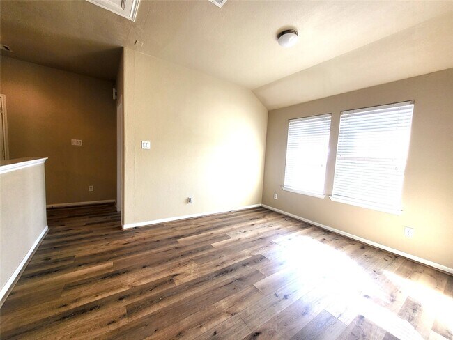 Building Photo - 1906 Howth Ave