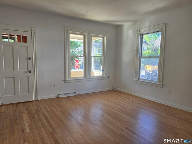 Building Photo - 25 Elm St