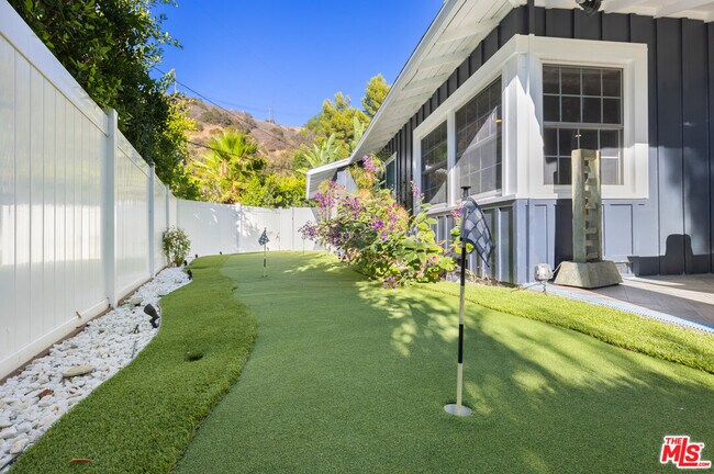 Building Photo - 9476 Hidden Valley Pl