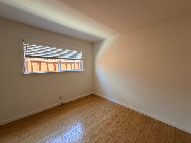 Building Photo - 1445 Sonoma Dr