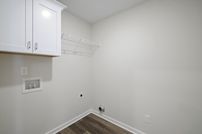 Building Photo - 8850 Snelling Dr