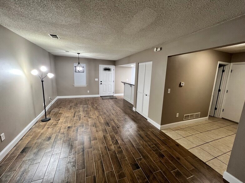 Building Photo - 8303 N Everton